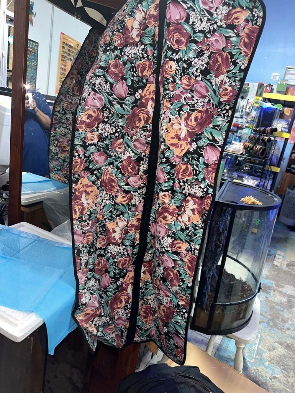 Vintage Floral Print Garment Bag with Zipper Closure